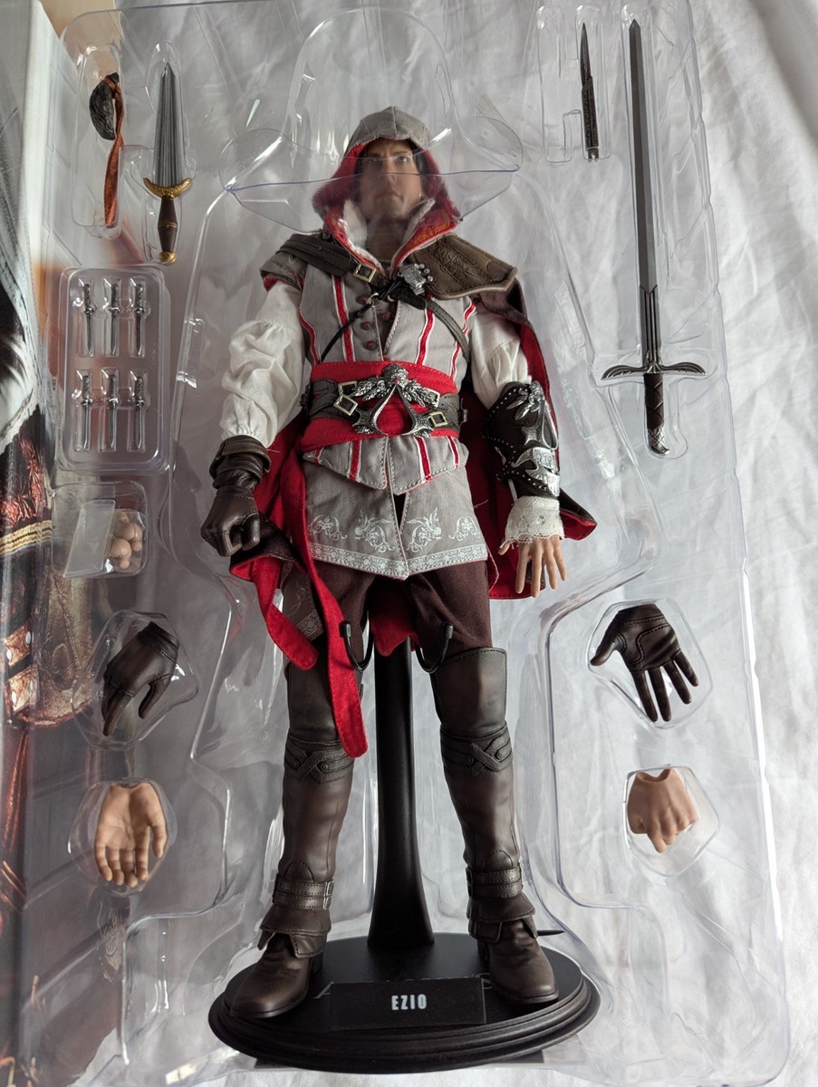Hot Toys Video Game Master Piece Assassin Creed II Ezio 1/6 Scale