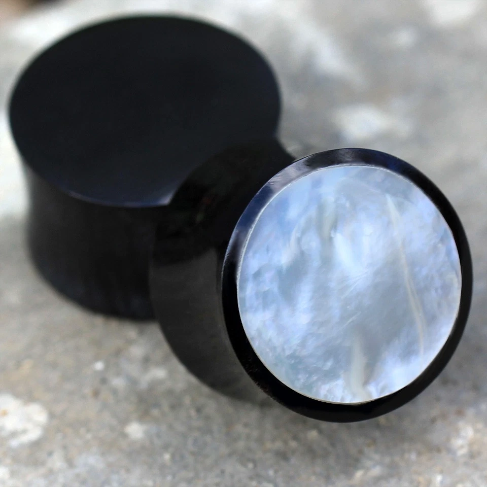 PAR de tapones para orejas orgánicos de cuerno de búfalo con incrustación de madreperla Foto 3 de 4