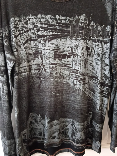 Camiseta Y2K Custo Barcelona Manga Larga Gráfica Fantasía Paisaje Urbano 3D Ha Ha Ha - Imagen 3 de 10