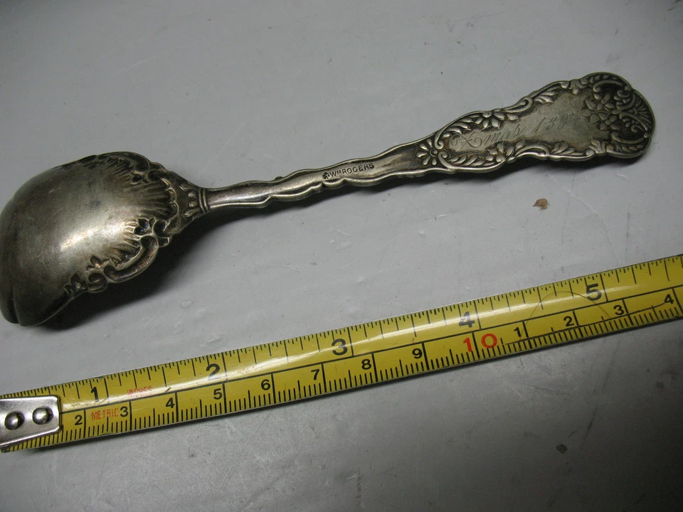  ONEIDA W. ROGERS 1894 COLHER DE AÇÚCAR VIOLETA X -MAS 1894 MUITO BOA  - Imagem 2 de 3