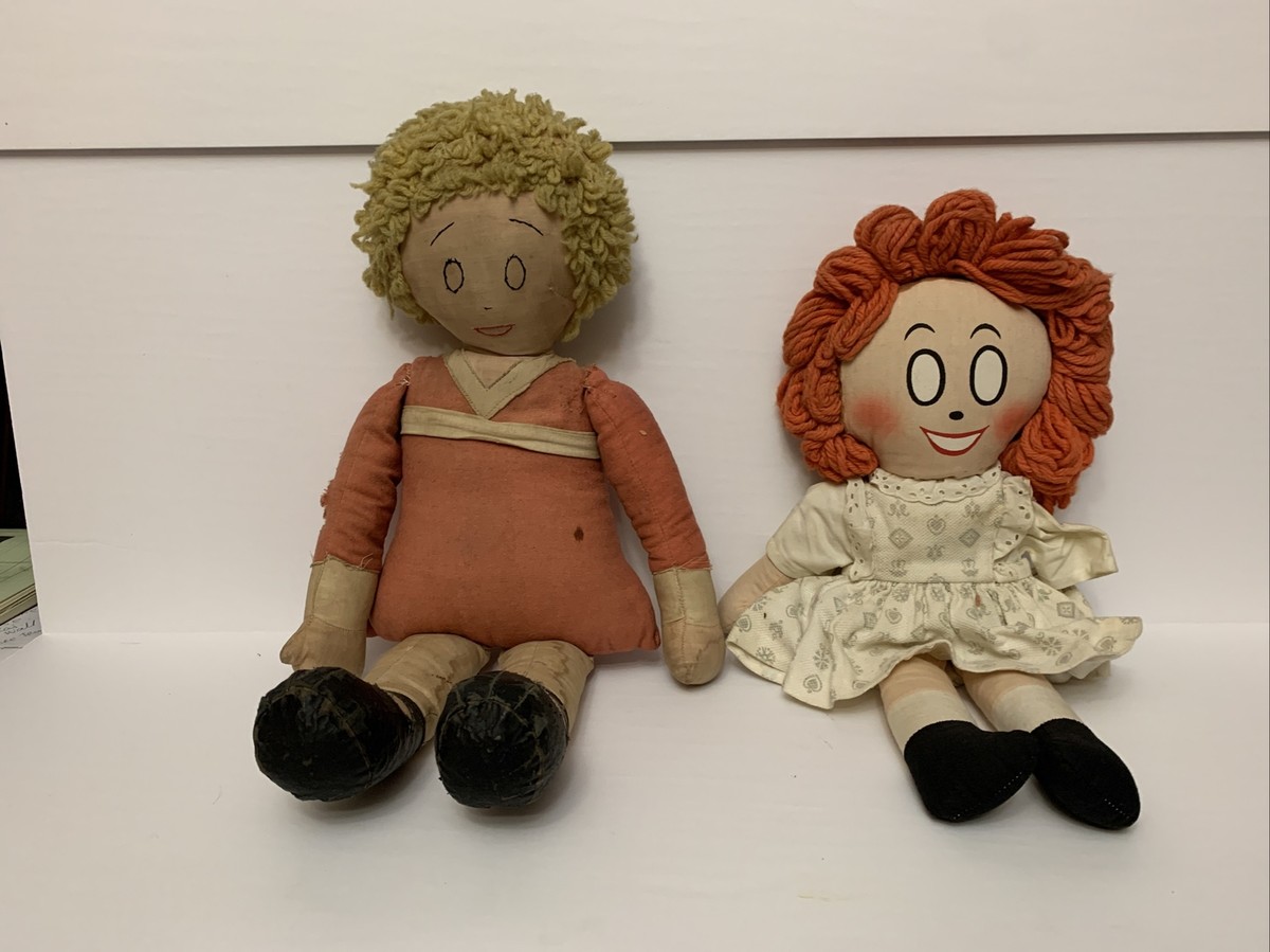 VINTAGE ORPHAN ANNIE RAG DOLLS. BY REMCO 2 VERY OLD OROHAN ANNIE