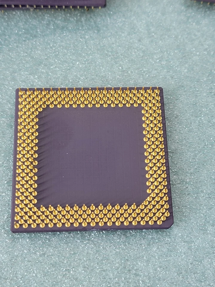 AMD-K6-2 500AFX CPU Super Socket 7 2.2v/3.3v K6-II Vintage CPU 1998 GOLD - Image 2 of 2