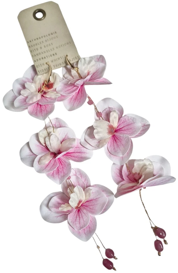 Pendientes colgantes florales hawaianos Anthropologie rosa blanco latón nuevos Foto 2 de 4