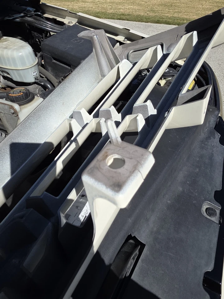 💎2002 2003 2004 2005 2006 Cadillac Escalade parrilla cromada blanca Foto 3 de 4