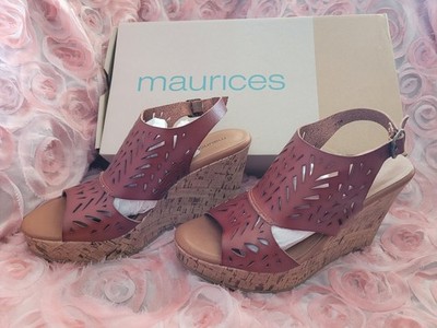 Womens NIB Size 7.5 Maurices ''Harper'' Laser Cut Wedge