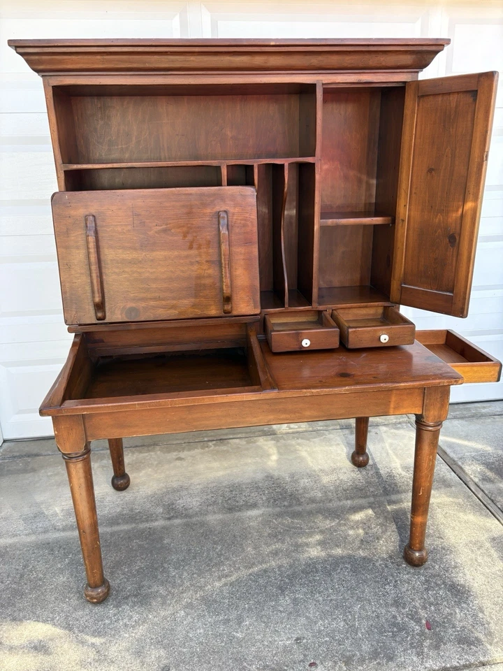 Escritorio grande moderno de mediados de siglo para dibujo/arquitectura Foto 4 de 4