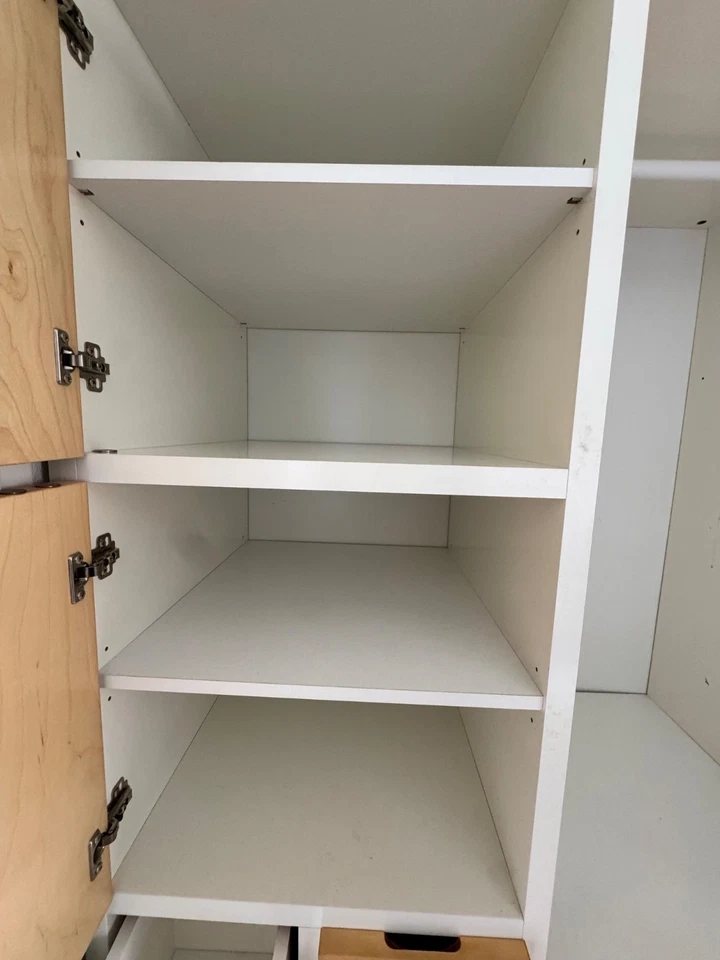 Ikea Rakke Kleiderschrank in weiss mit Holz Optik - Bild 3 von 4