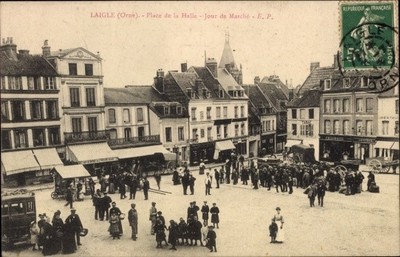 CPA L'Aigle Laigle Orne, Place de la Halle, Jour de Marché - 4754775