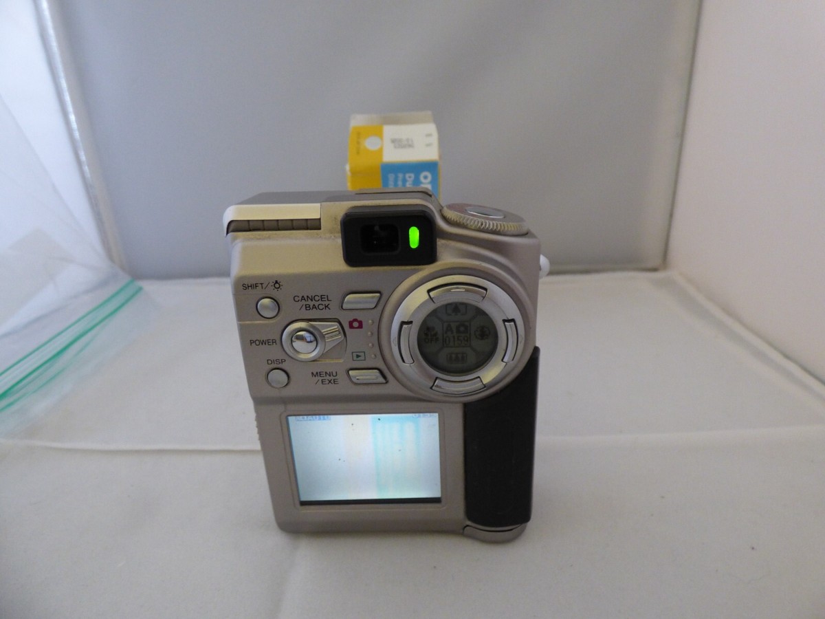 LEICA DIGILUX 4.3 VINTAGE CAMERA. Looks and works great LEICA DIGILUX 4.3 VINTAGE CAMERA. Looks and works great