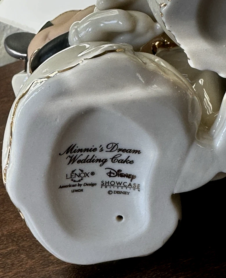 Lenox Disney "Minnie's Dream Wedding Cake" porcelain figurine topper 24k accent - Image 3 of 4