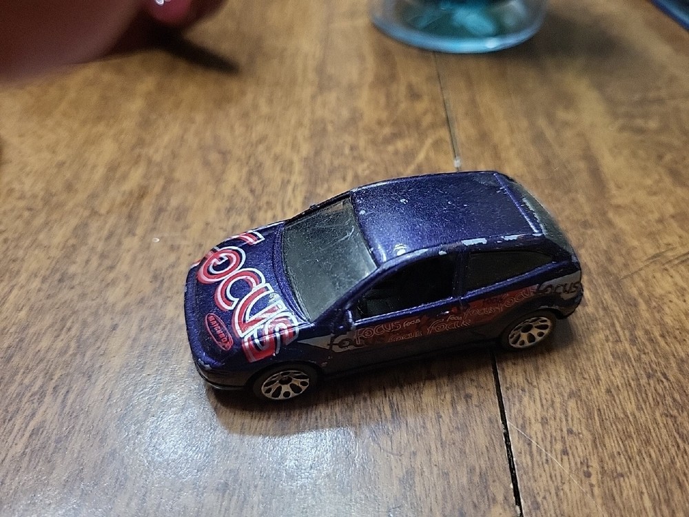Matchbox 1999 Ford Focus Purple