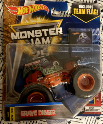 Grave Digger Hot Wheels Monster Jam Truck 1:64 Team Flag Epic Additions 3/10