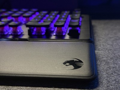Roccat Vulkan II Gaming Tastatur, Schwarz, Kabelgebunden
