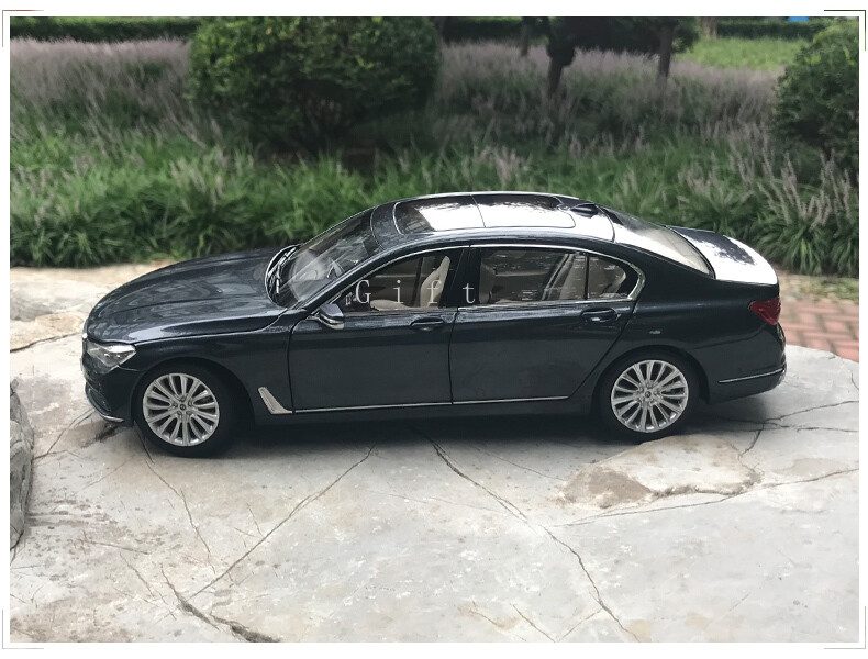 1:18 Scale BMW 750Li Diecast Simulated Car Model Collectible Toy