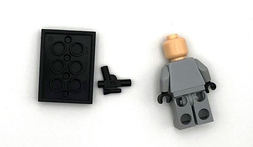 LEGO 7657 Star Wars AT-ST Imperial Fighter Replacement Figure No Helmet - Picture 3 of 3