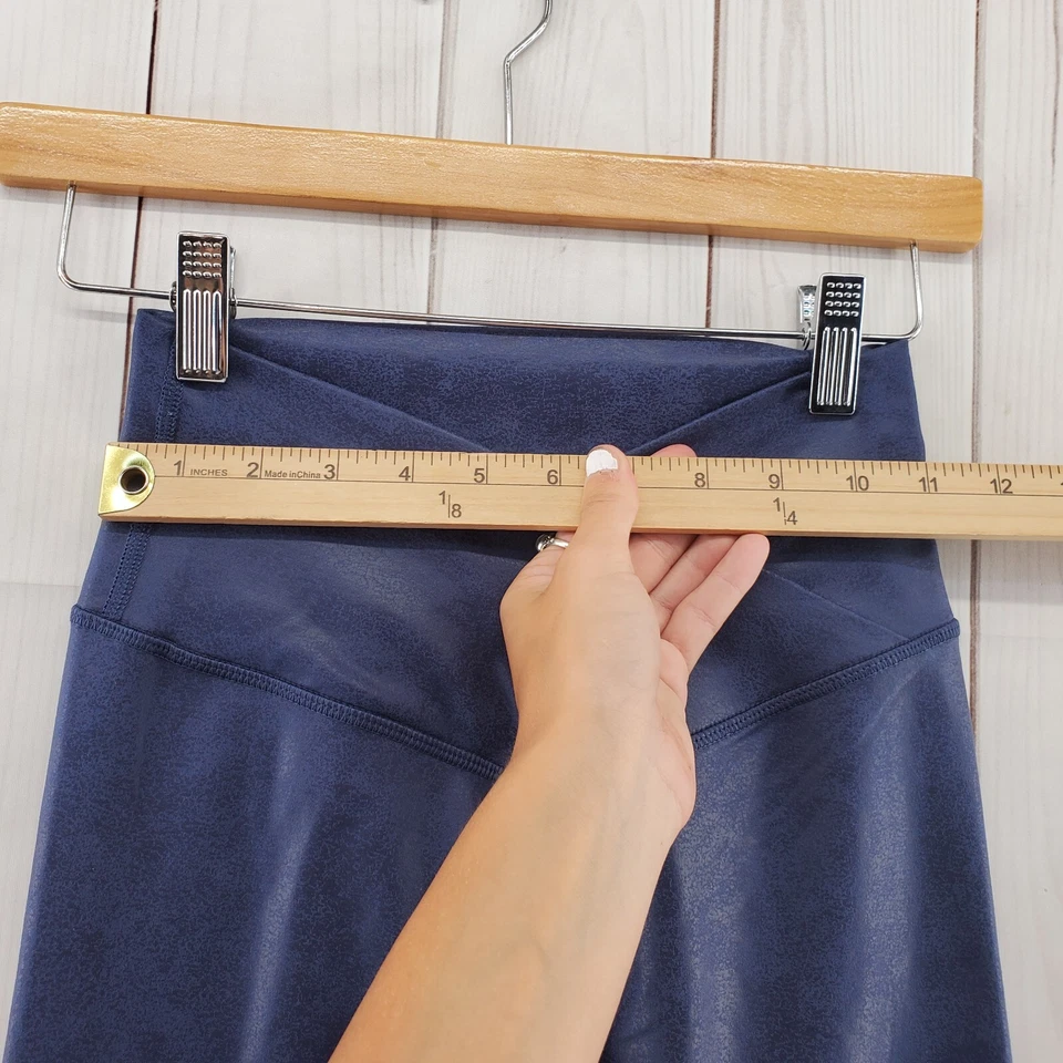 Offline by Aerie Leggings Womens Small Faux Leather Textured Ankle Crossover - Imagem 2 de 4