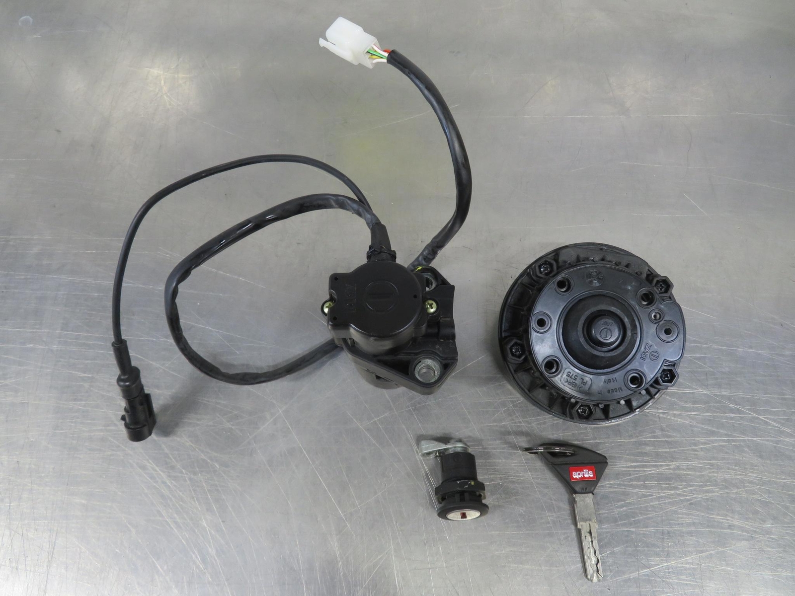 Genuine OEM Aprilia Lock Set for Tuono V4 Rsv4 for sale online | eBay 