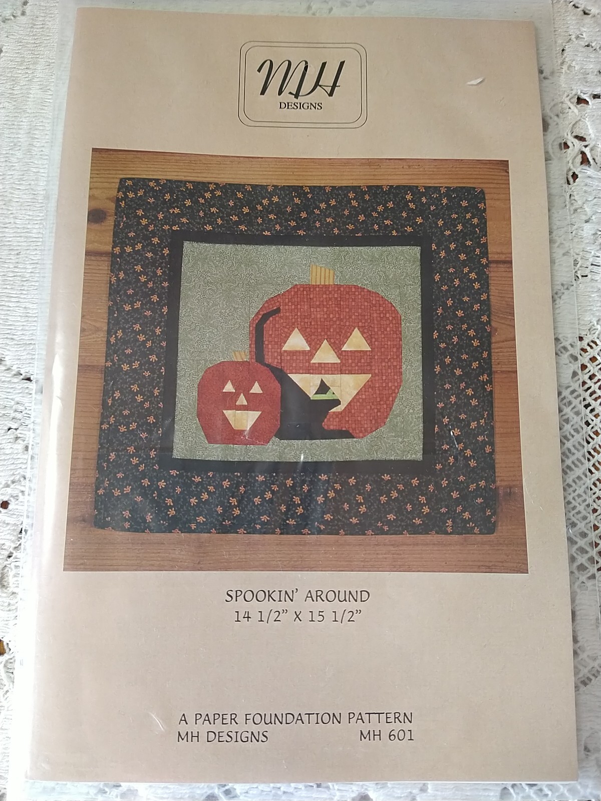 MH DESIGNS Spookin' Around Paper Foundation Quilt Pattern 14.5x15.5
