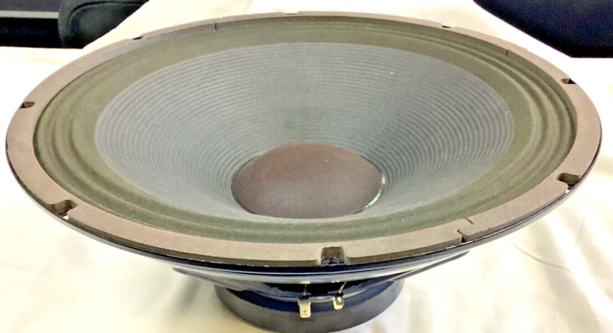JBL M115-8A 15