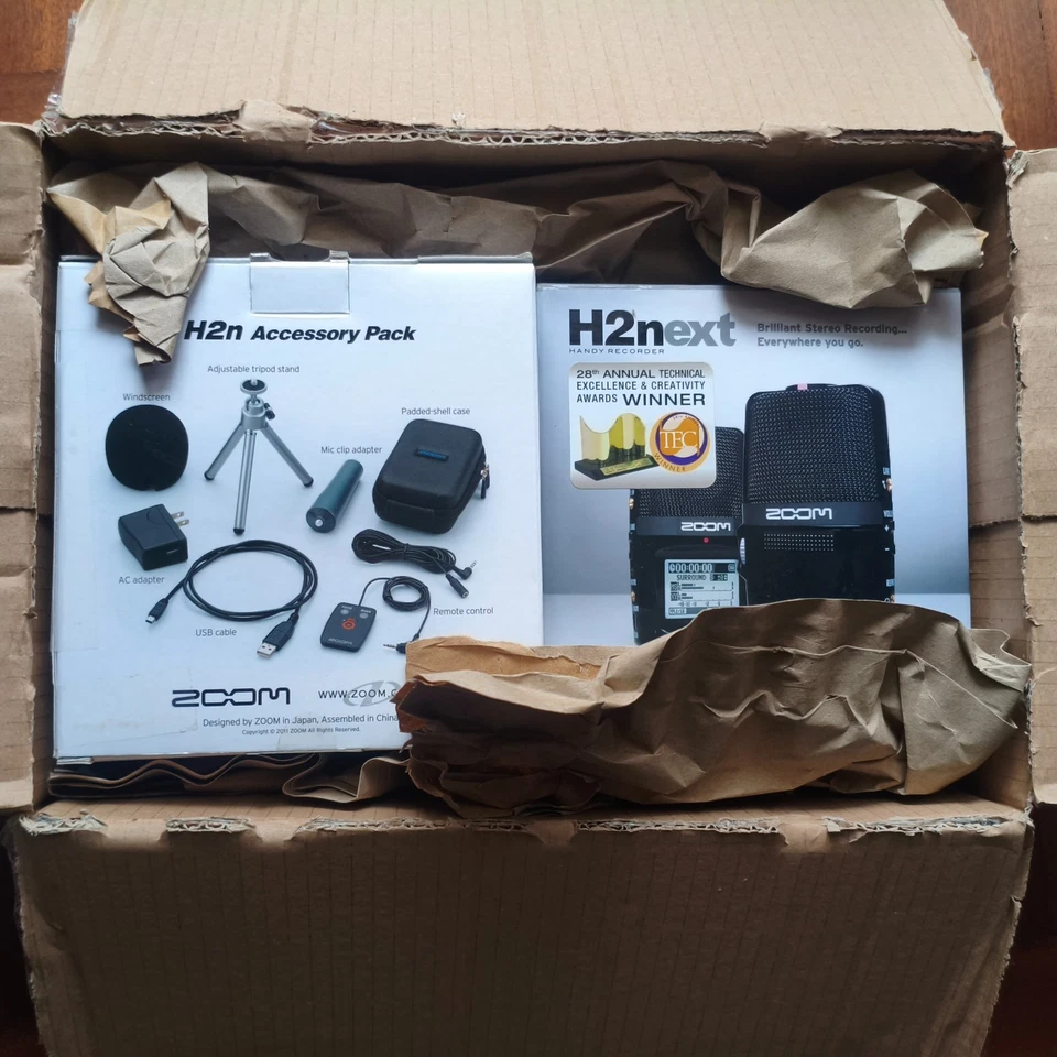 Zoom H2n – Portable Handy Recorder + Accessory Pack -  2 track 24 bit - Immagine 2 di 4