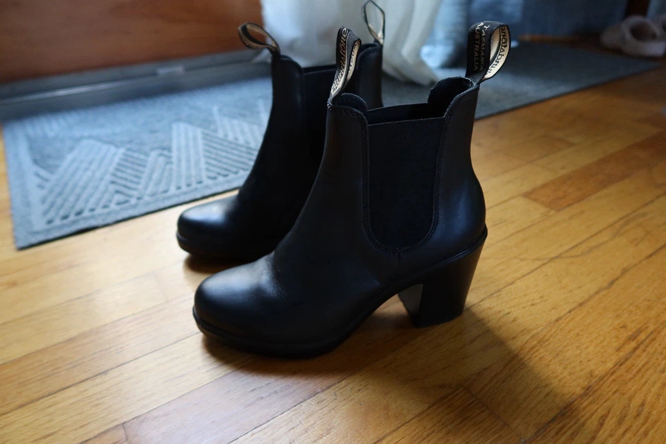 Botas de tacón alto para mujer Blundstone serie #2365 cuero negro talla 8,5 EE. UU. Foto 2 de 4