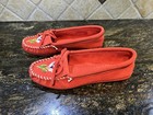 EUC Red Suede Ziigwan Waabigwan Ltd Ed. Moccasins Minnetonka Sz 9 Flower Beading — photo 6