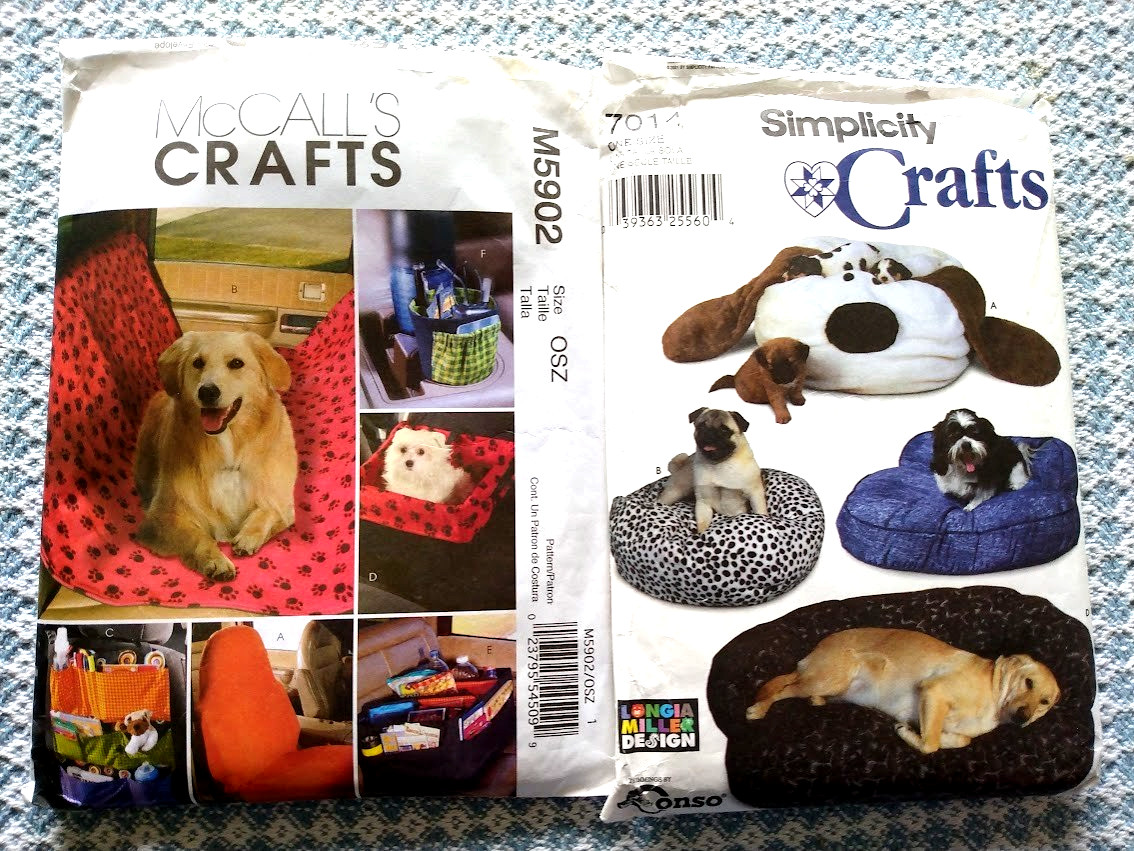 Lotto di 2 modelli non tagliati ~ ACCESSORI ANIMALI DOMESTICI letti per cani gatti, seggiolino per animali domestici, coprisedile auto +