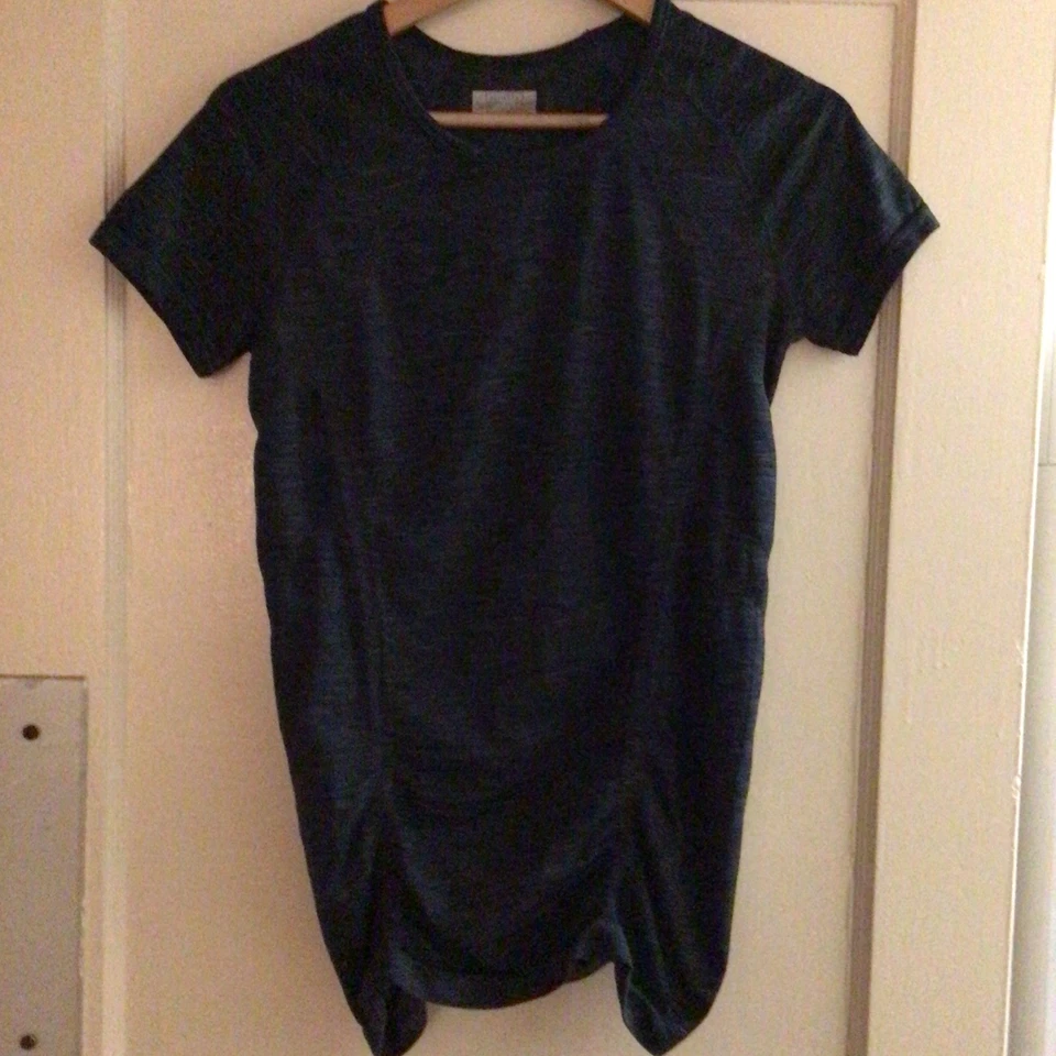 Camiseta Athleta Para Mujer Fastest Track Azul Oscuro Tinte Espacial Acanalada Talla Mediana Foto 2 de 4