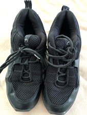 Capezio Gorl's Dance shoesBlack Rubber sole lace ip Size 5