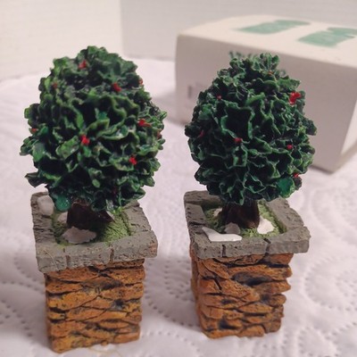 Dept 56  Accessories Village Set of 2 Stone Corner Posts With Holly Tree  #52649