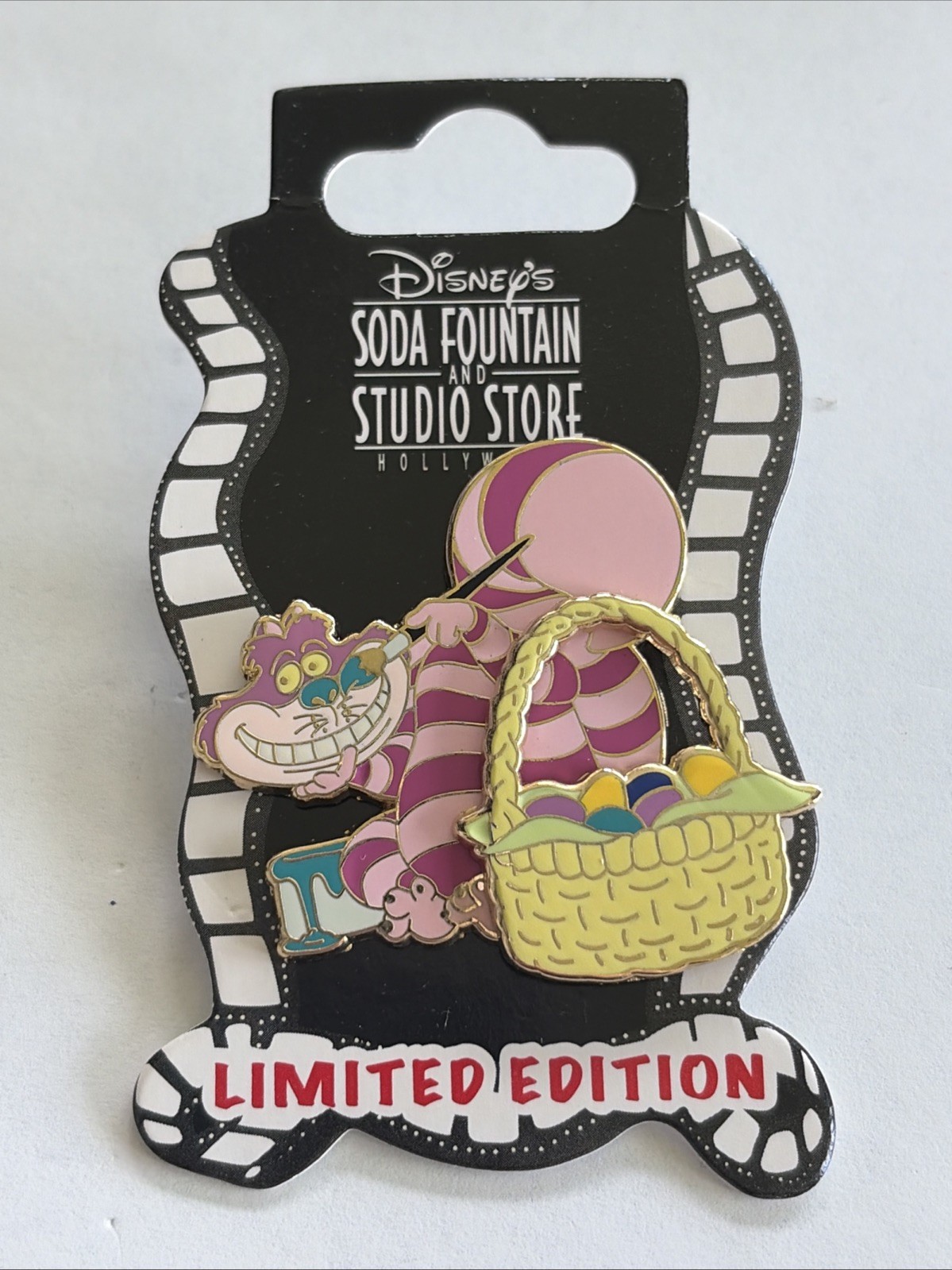 Disney Studio Store Pin Cheshire Cat LE 300 LE300 NEW On Card MINT v69