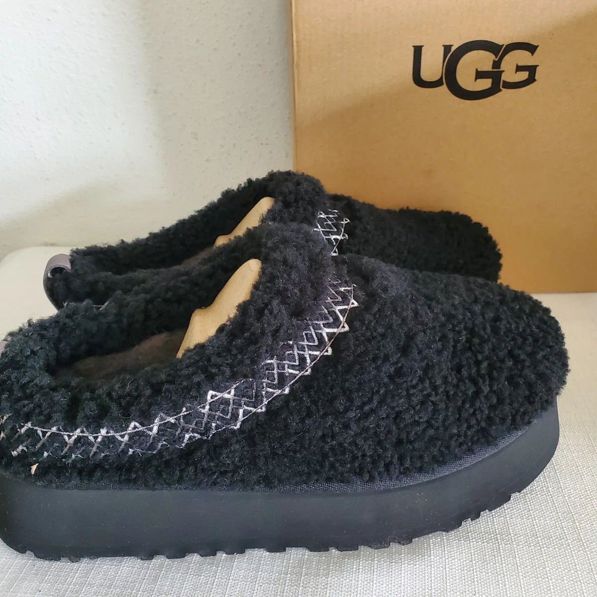 Ugg slippers size 5 sale