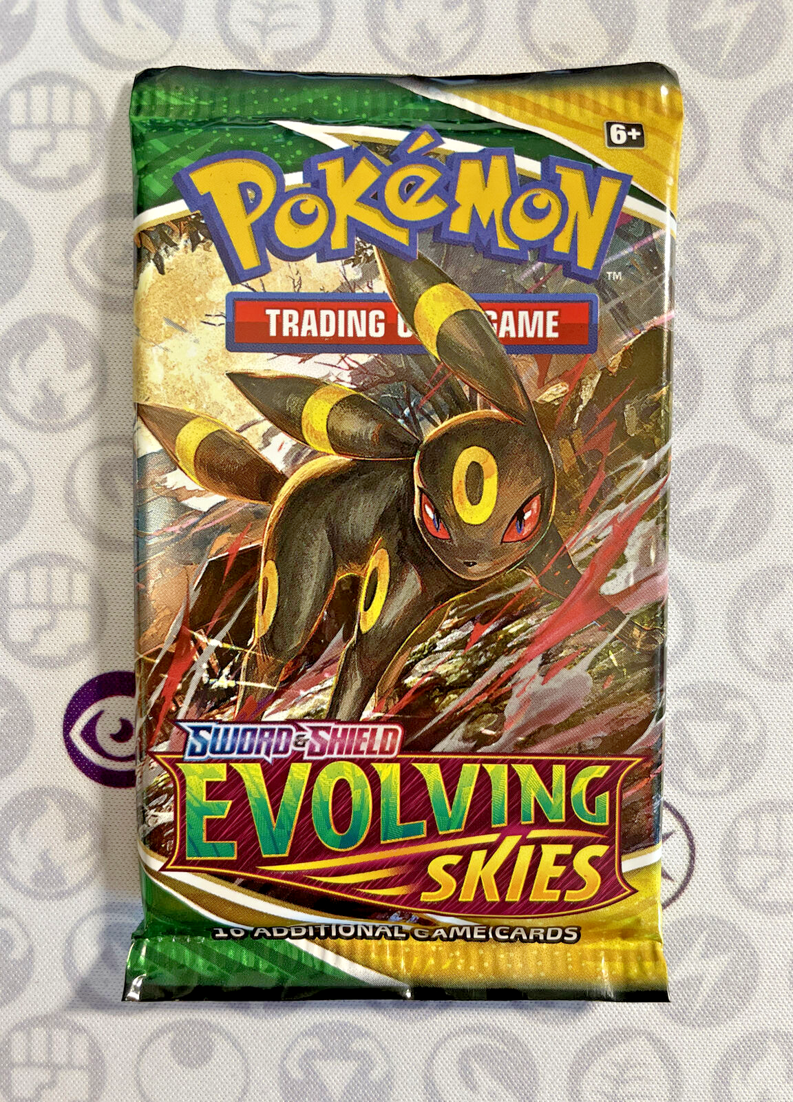  Pokémon TCG: Sword & Shield—Evolving Skies Elite Trainer Box,  Random, Size 6 : Toys & Games