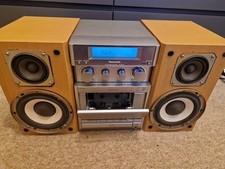 Panasonic SA-PM22 CD Stereo System with SB-PM22 Bookshelf Speakers