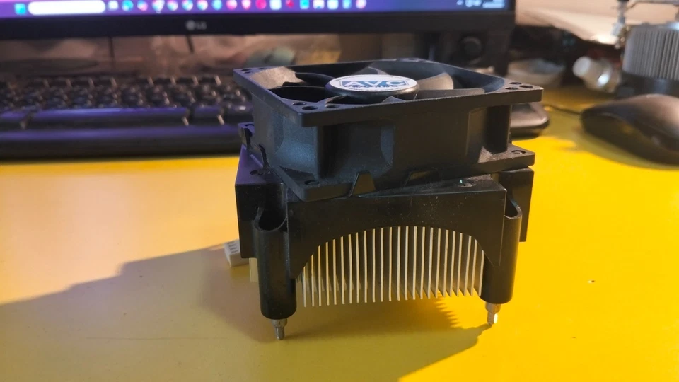 DISSIPATORE heatsink CON VENTOLA fan AVC a 4 PIN HP 5A307-007 socket LGA 775 - Immagine 3 di 4