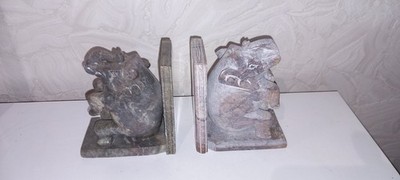 2 x alten geschnitzten Buchstützen aus Marmor  , Elefant