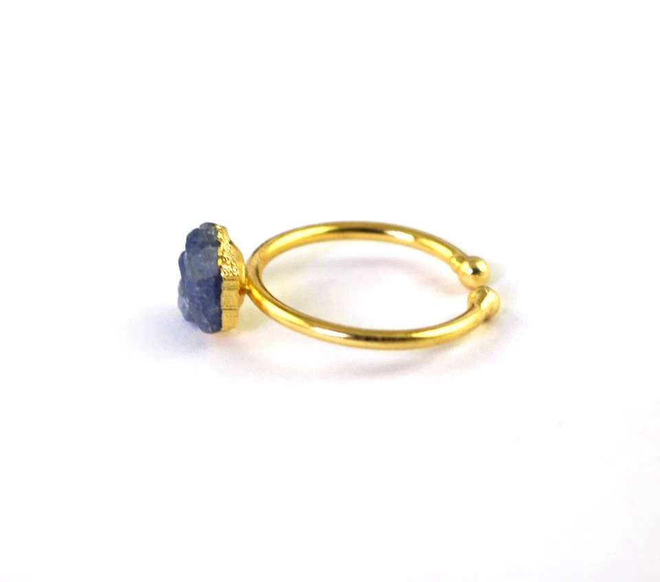 Anillo de piedra de nacimiento ajustable de latón chapado en oro de 18 quilates de tanzanita natural Foto 4 de 4