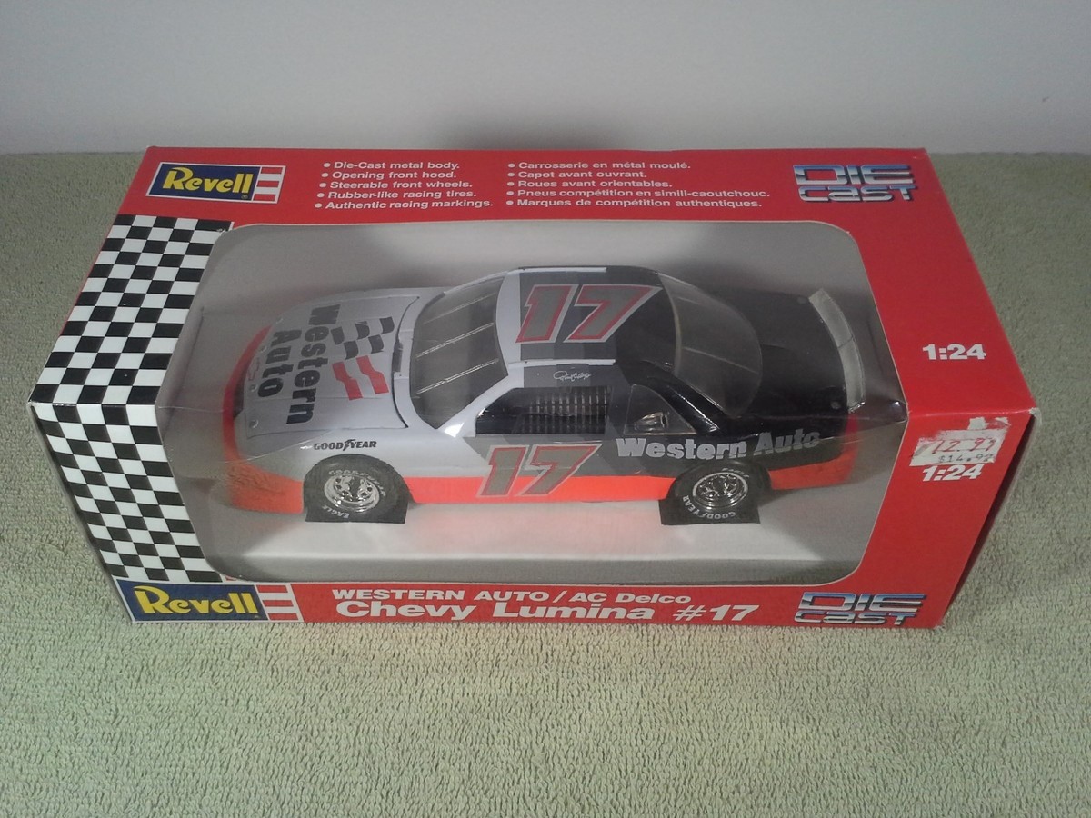 1992 Revell DARRELL WALTRIP #17 Western Auto Chevy Nascar 1/24