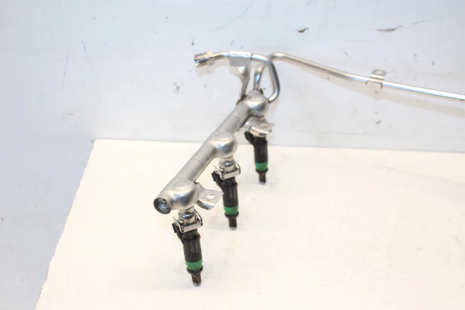 AUDI A4 2003-2006 3,0 L riel de combustible con inyectores OEM Foto 3 de 4