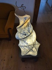 blau-leuchtende Plastik Skulptur Lampe Unikat handmade für innen/außen mattweiß