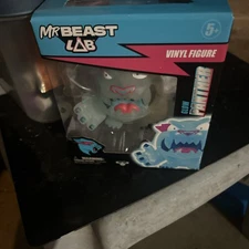 Mr Beast Lab - Glow Panther Vinyl Figure 