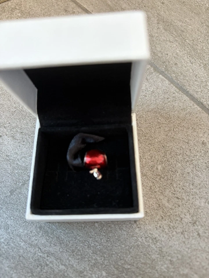 Pandora x Disney Schneewittchens Apfel Charm ( 791572EN73 ) - Bild 2 von 4