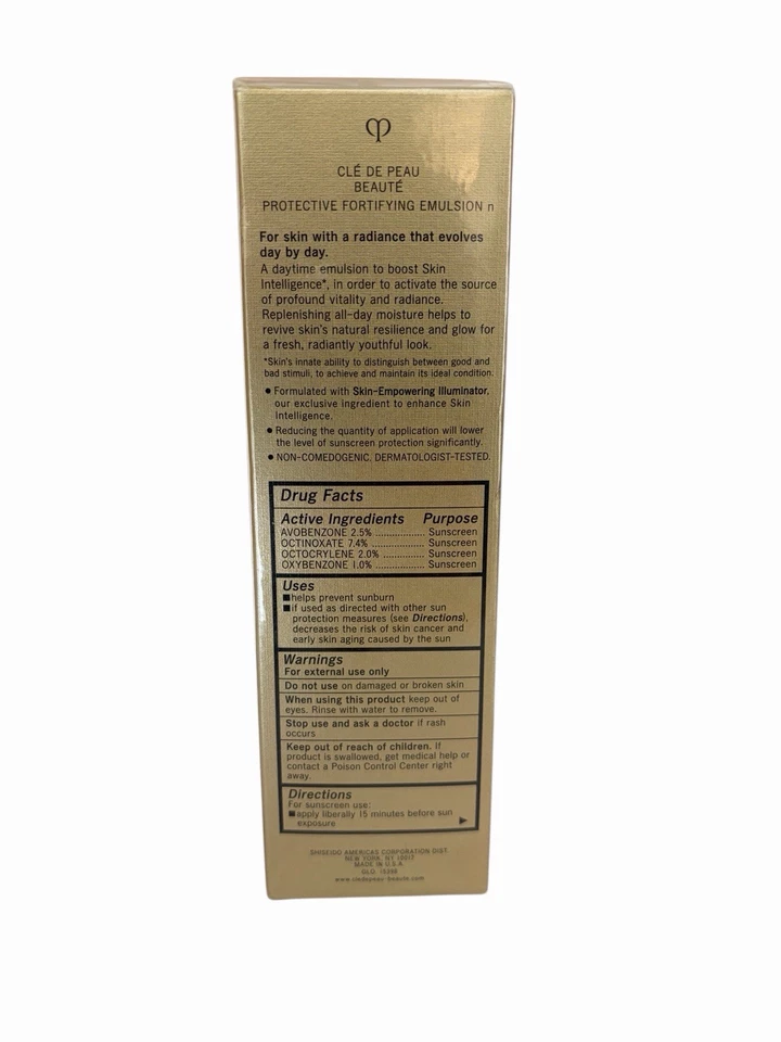 Cle De Peau Protector Fortificante Emulsión Amplio Espectro FPS 22 Protector Solar ~ Foto 2 de 3