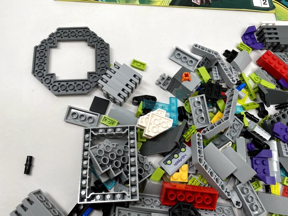 LEGO Alien Conquest 7065 Alien Mothership with Instructions No Box, Incomplete? - Image 3 of 4