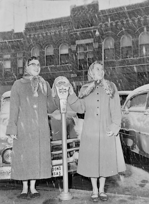 VINTAGE B/W PHOTO NEGATIVE LADIES ENJOYING A WINTER SNOWFALL