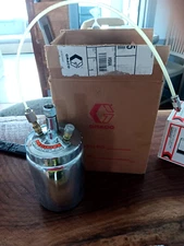 GRACO- 1 QT  pressure paint cup Binks Mach 1