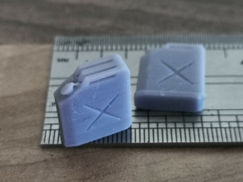 1:32 scale jerry can x2 - Picture 2 of 2