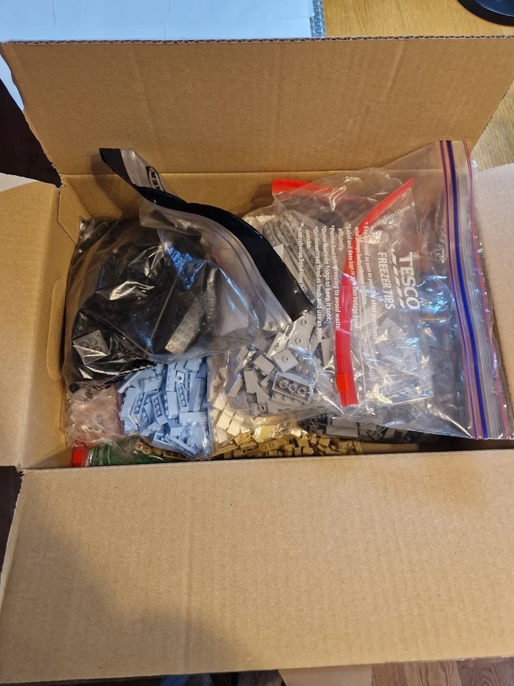 LEGO Modular Buildings 10350 Tudor Corner, photo 4 of 4