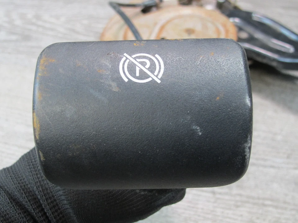 2003-2005 HUMMER H2 MANUAL EMERGENCY PARKING BRAKE STOP PEDAL - Image 3 of 4