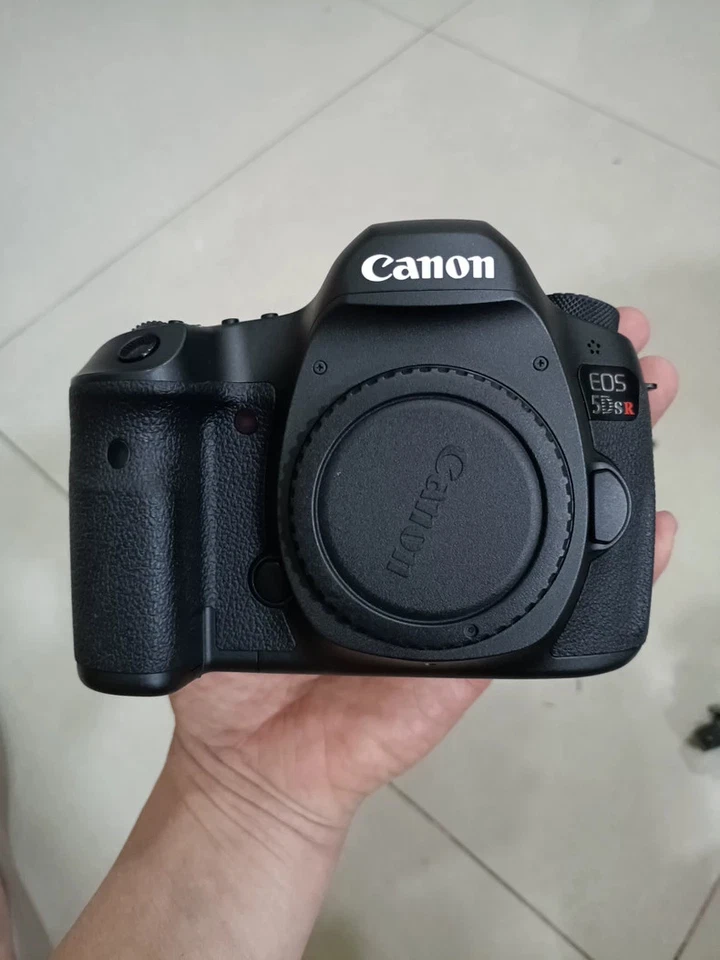 Cuerpo de cámara Canon EOS 5DSR 50,6 MP DSLR con cargador y batería negro Foto 3 de 4